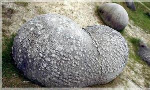 كيف تظهر الحجارة في الطبيعة؟
