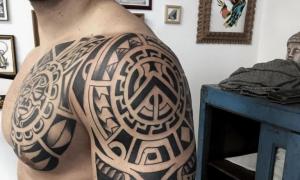 Tatuaggi polinesiani per uomo