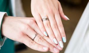 Vestuvinis žiedas: ant kurios rankos nešioti „sunkius papuošalus“?